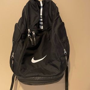 NIKE ELITE BACKPACK! Can fit a basketball or soccer ball
